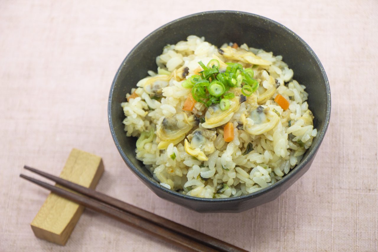 アサリやハマグリなどの貝を野菜とともに煮込んだものをご飯にかけた 東京の郷土料理とは ご当地情報局