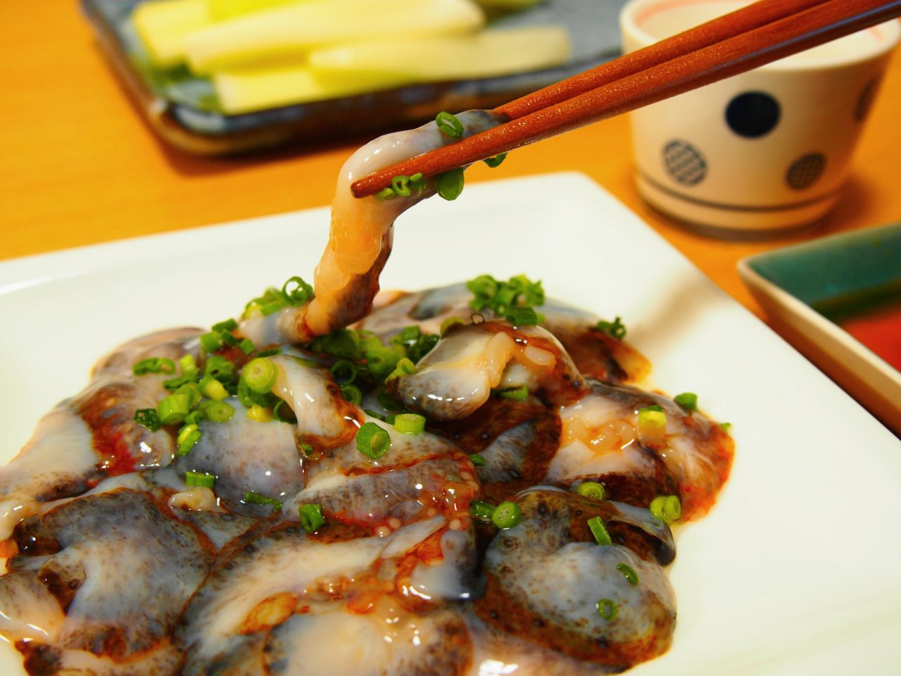 三重県では酢の物や刺身として食べられる 英語では 海のキュウリ という意味の シー キュカンバー という生き物は ご当地情報局