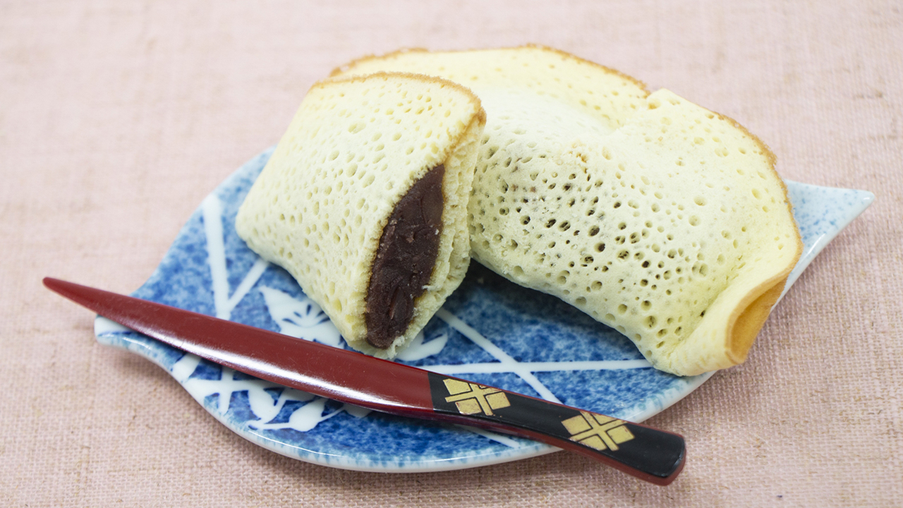 クレープ状の皮でこし餡を包んだ 岡山土産として人気の和菓子は ご当地情報局