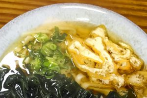 つなぎを使わず麺が短いのが特徴の 徳島県三好市で食べられているご当地そばは ご当地情報局