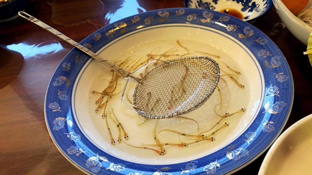 福岡や佐賀などの有明海沿岸部で、「ヨロイ」や「イシワケ」などの種類が郷土料理として食用にされる生き物は？ ご当地情報局